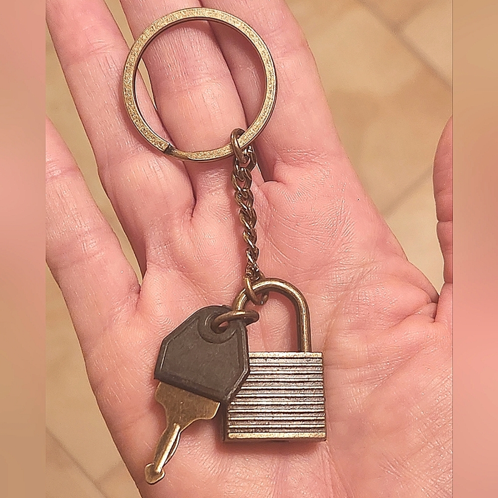 Anthropologie Antiqued Brass Padlock Keychain RARE